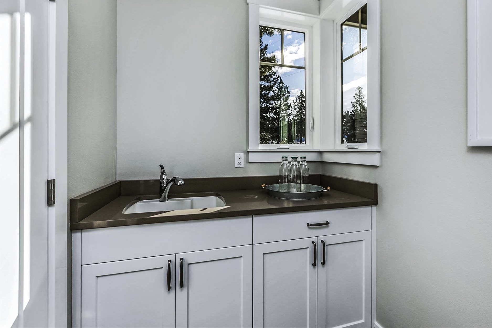 Bathroom vanity in granite